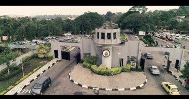 Infographic banner showing the top 7 best federal universities in Nigeria based on the latest 2026 US News and World Report global rankings.